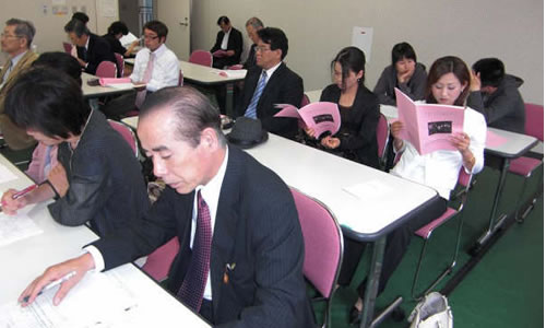 会場風景　写真右上参加中国留学生